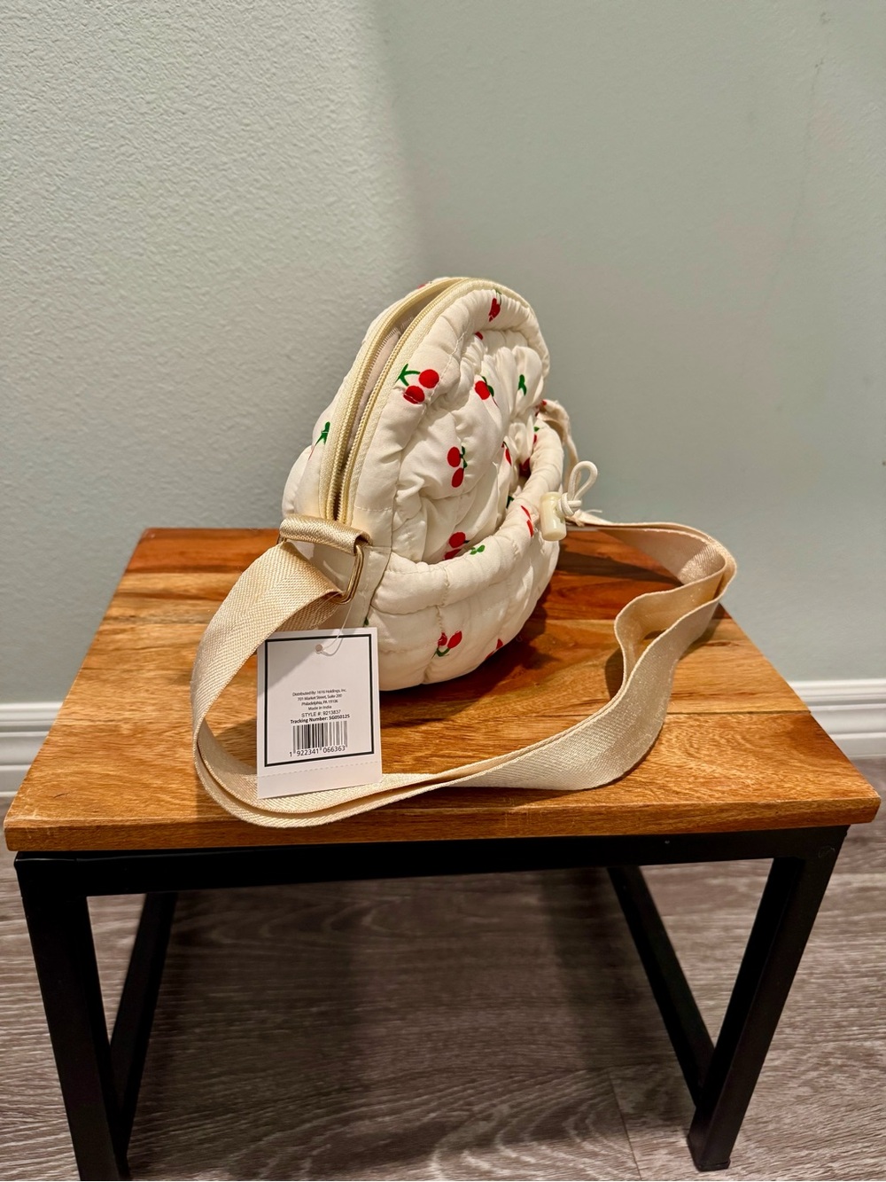 Cherries Quilted Cross Body Bag NWT - Picture 7 of 9